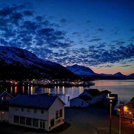The Old Harbour Store Lodingen Bagian luar foto