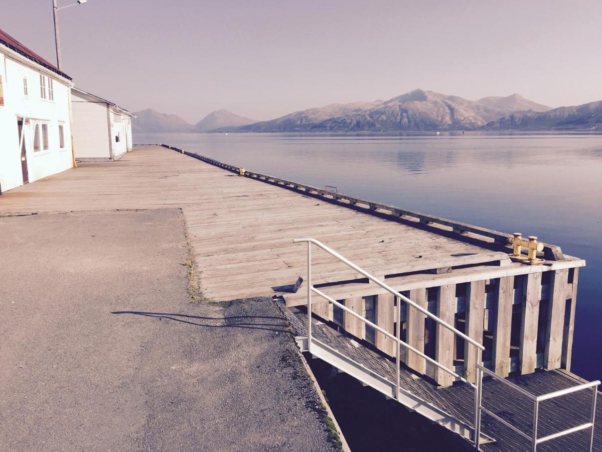 The Old Harbour Store Lodingen Bagian luar foto