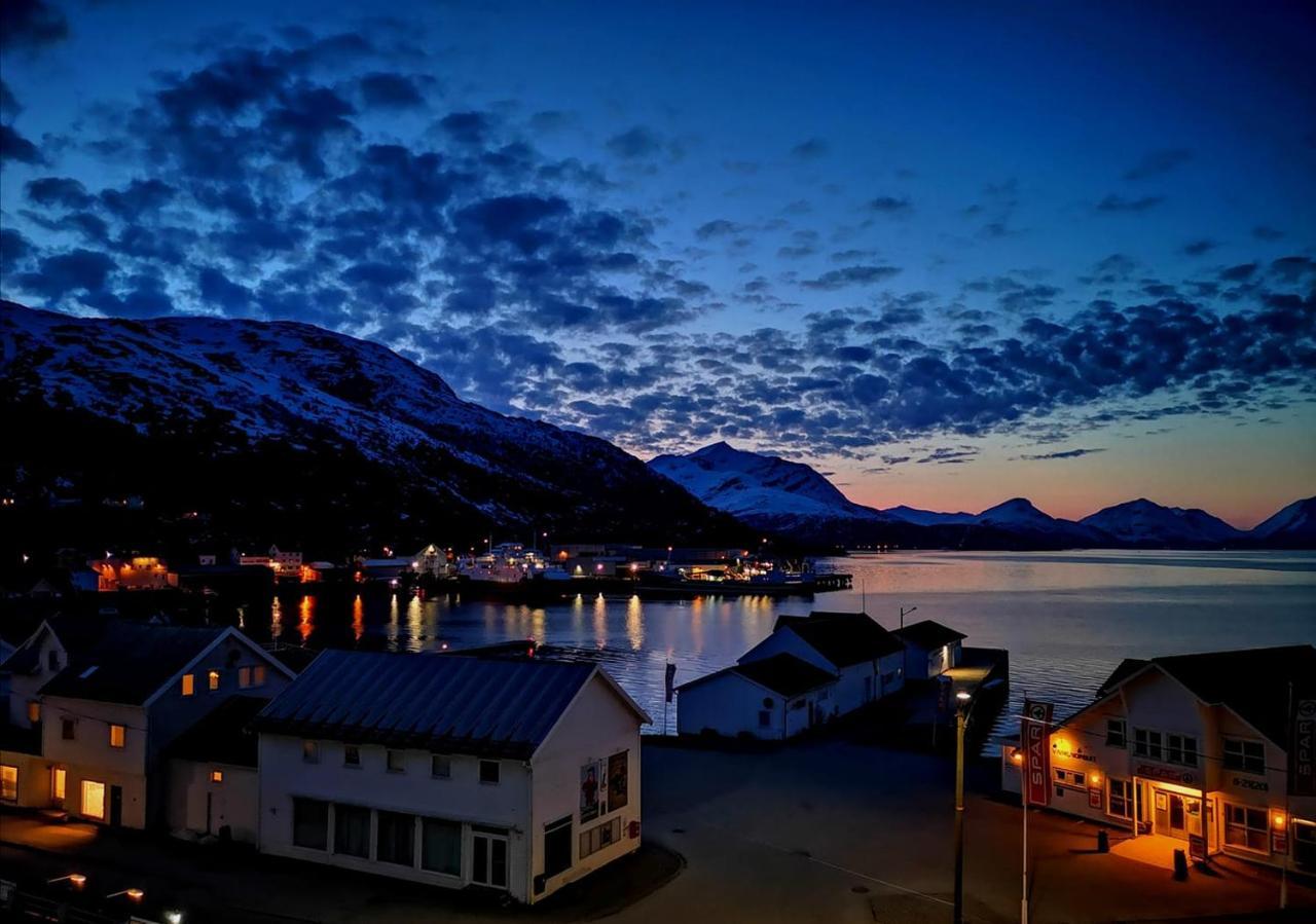 The Old Harbour Store Lodingen Bagian luar foto